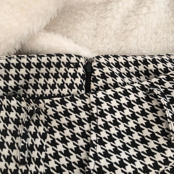 ⭐️ NWOT Forever21 B&W Mini Skirt + Belt - Picture 6 of 6